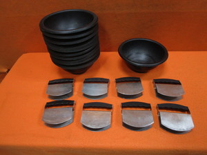 lot 86 image: (10) Bowls (8) SaladVegetable Choppers