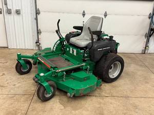 lot 15 image: Bob-Cat ZT200 Commercial Zero Turn Mower