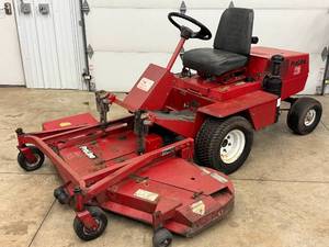 lot 14 image: Toro Proline 220 Front Deck Mower