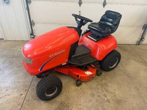 lot 9 image: Simplicity Regent Lawn Tractor