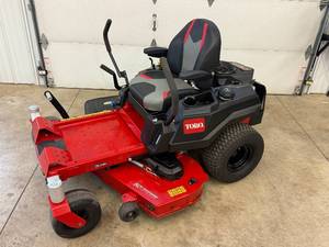 lot 12 image: Toro TimeCutter Zero Turn Mower