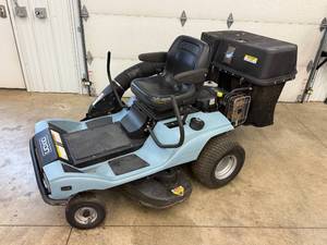 lot 17 image: Dixon 4516 Zero Turn Mower & Bagger