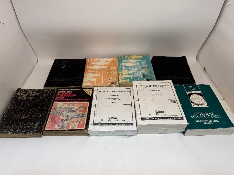lot 43 image: Vintage Vehicle Manuals