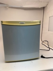 lot 14 image: 1.7 cu. ft. Mini Fridge