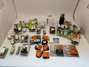 lot 18 image: Outlets & Switches