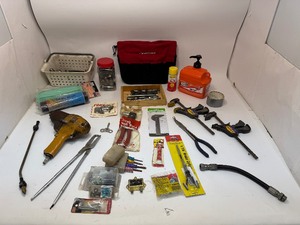 lot 38 image: Lot of Miscellaneous Garage Items