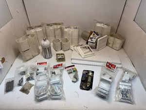lot 61 image: Lot of Vinyl Fence Items