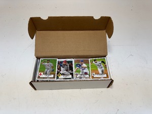 lot 71 image: 2021 Topps Baseball Cards