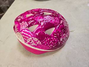 lot 31 image: Pink Helmet for kids (Used)
