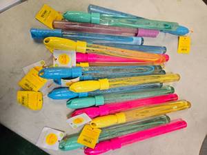 lot 48 image: 17 Sun Squad Bubble Wand Dyle-Free and non-toxic (New)