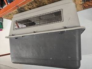lot 99 image: Aspen Pet Traditional Dog & Cat Kennel, GrayBlack, 40-in (used, Good)