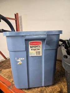 lot 102 image: Lots of Wheelchair Footrests (USED) plus Tote