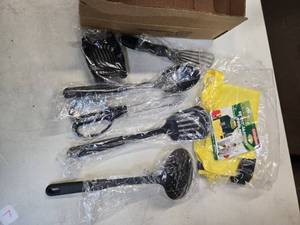 lot 113 image: Lot of 6 Kitchen-aids plus an Apron (New)