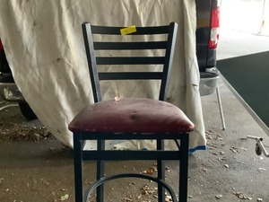lot 11 image: Bar stool