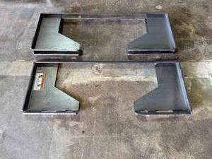 lot 90 image: Wolverine Ecotric 38 Thick Quick Tach Cut Out Mount Plate