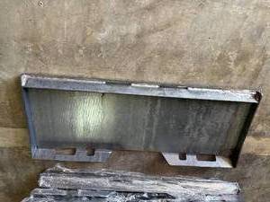 lot 97 image: Wolverine Yinatech  14 Universal Quick Attach Mount Plate