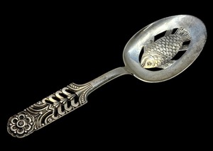 lot 4E image: Vintage David Andersen Floriform Pattern Fish Server  Floriform by David Andersen Norwegian Sterling Silver Fish Server w Fish