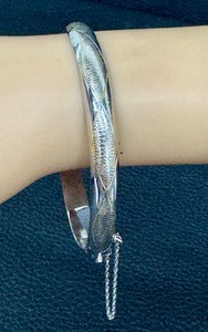 lot 15G image: Beautiful Sterling Silver Bangle Bracelet