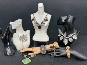 lot 36G image: Sparkle and Shine A Variety of Beautiful Sparkly Jewelry