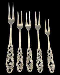 lot 14E image: Five Vintage Brdrene Mylius Tele Pattern Relish Forks