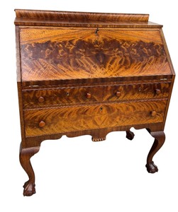lot 3H image: Antique Flame Mahogany Drop Leaf Desk