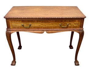 lot 40H image: Vintage Elegant Writing Desk