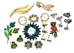 lot 20B image: Variety of Vintage Jewelry including Vintage Rhinestone Brooch and Earrings Set & Vintage Crown Trifari Brooch