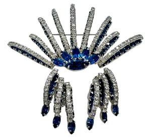 lot 21B image: Beautiful Vintage Faux Diamond Sapphire Silver Tone Brooch and Earrings Set