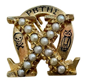 lot 30B image: Antique Chi Omega 10K Gold Sorority Pin