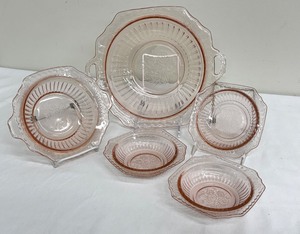 lot 22M image: Vintage Pink Depression Glass Desert Berry Set