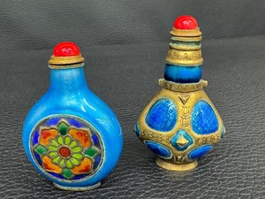 lot 7G image: Two Vintage Asian Snuff Bottles