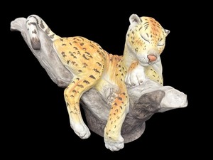 lot 10K image: Vintage Boehm Jaguar 20083 Figurine