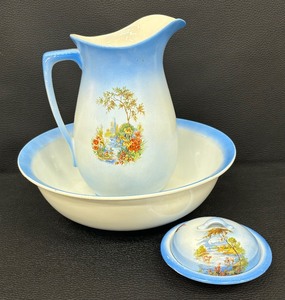lot 77T image: Beautiful Vintage Wash Basin, Pitcher and Covered Soap Dish