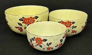 lot 100T image: Vintage Halls Red Poppy Nesting Bowls
