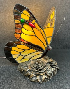 lot 101C image: Beautiful Butterfly Figurine Lamp by Quoizel