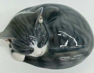 lot 59K image: Royal Copenhagen Denmark Gray Tabby Sleeping 422