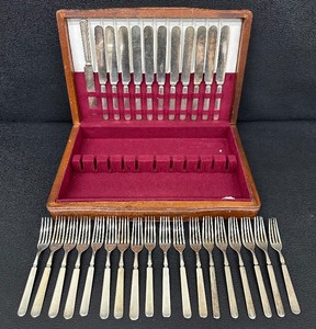 lot 89B image: A Small Collection of Vintage Flatware