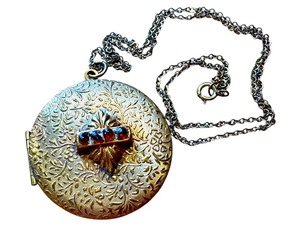 lot 16R image: Antique Gold Tone Locket with Red Gemstones