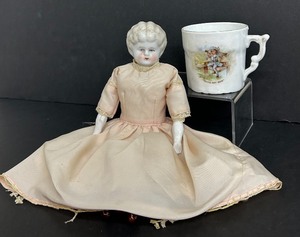 lot 121B image: Beautiful Vintage Doll and Little Boy Blue China Cup, by Three Crowns Germany