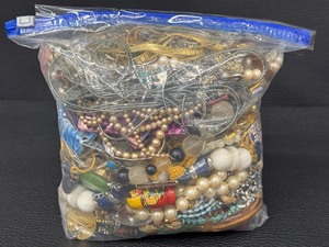 lot 75GG image: Over 8lbs of Costume Jewelry Bits and Pieces