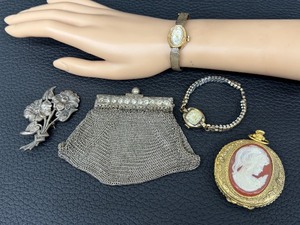 lot 26M image: Vintage Ladies Finds Vintage Mesh Coin Purse, Vintage Watch and More