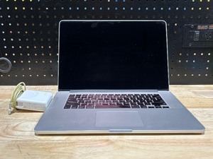 lot 15 image: 2015 15 Apple MacBook Pro