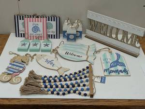 lot 31 image: Huge 24 Piece OceanBeach Decor Lot