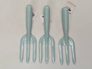 lot 26 image: Set of 3 Metal Garden Forks