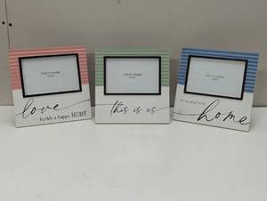 lot 27 image: 3 Feel Good 4 x 6 Photo Frames
