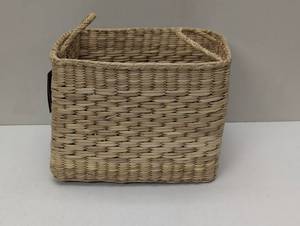 lot 58 image: Junco Weave basket - 11 x 10 x 8 with Handles