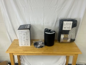 lot 60 image: Bathroom Accessories set, Bathroom Rug