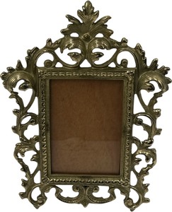 lot 428 image: Antique Victorian Brass Ornate Easel Frame Leaf Design Heavy  4 x 6 photo