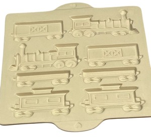 lot 174 image: Pampered Chef Home Town Train Mold BRAND NEW