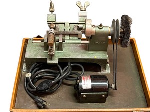 lot 152 image: Vintage Belsaw K-350 Key Cutter Machine